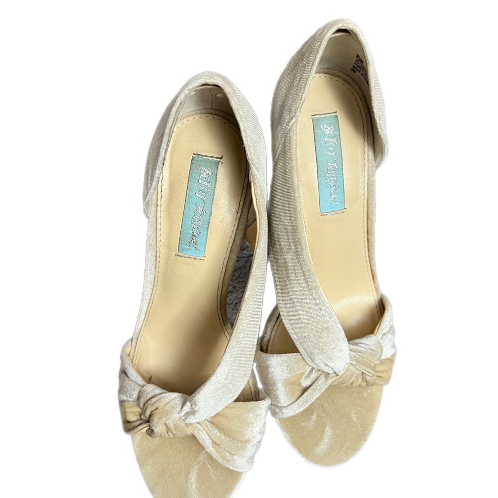Betsey Johnson cream velvet pumps!